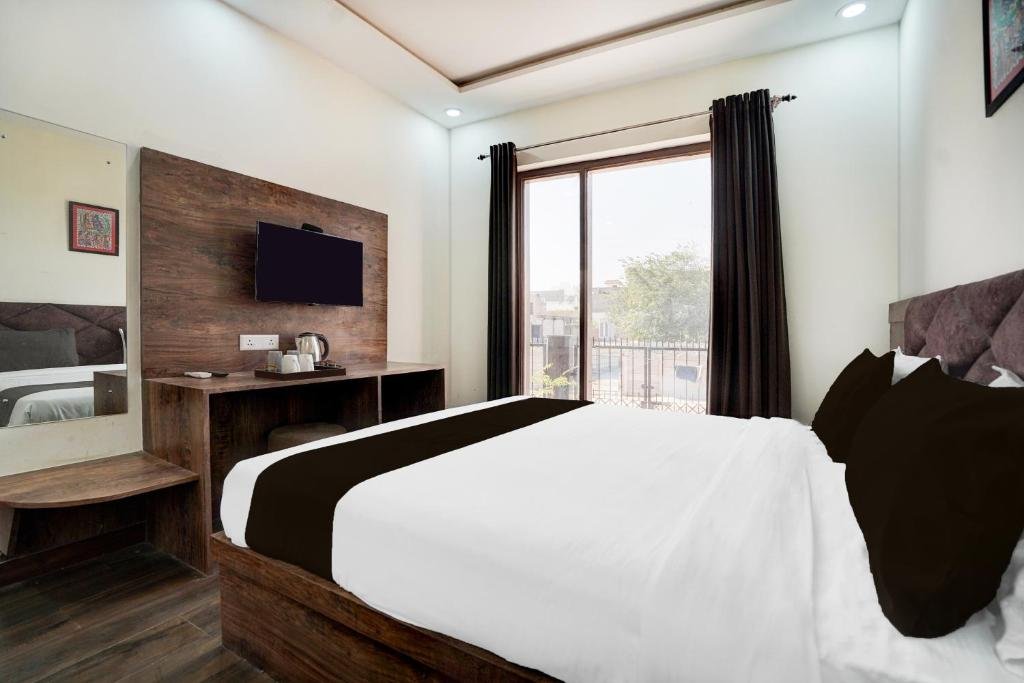 Townhouse Taj Mahal East Gate Formerly Royal Empire