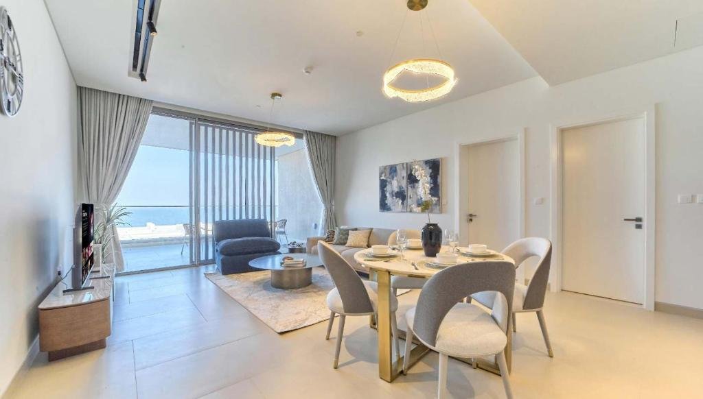 Elegant 1BR with Beach View in Al Zorah