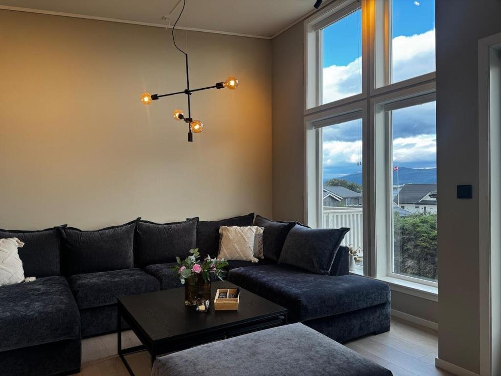 Modern apartment, large terrace free parking and Wallbox