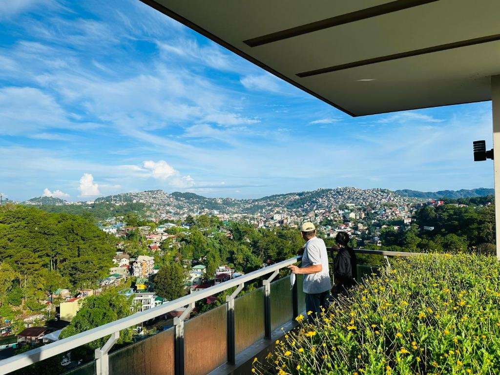 BristleRidge Near JohnHay Fast Wi-Fi Balcony