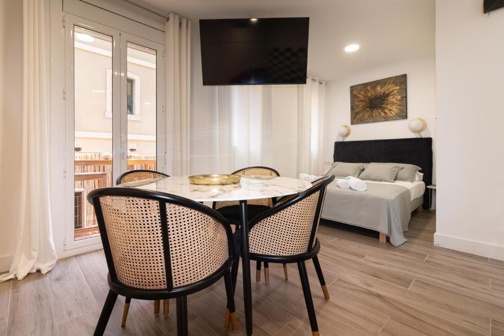 Charming Seaside Apartment in Barceloneta, Renovated with Stunning Sea Views