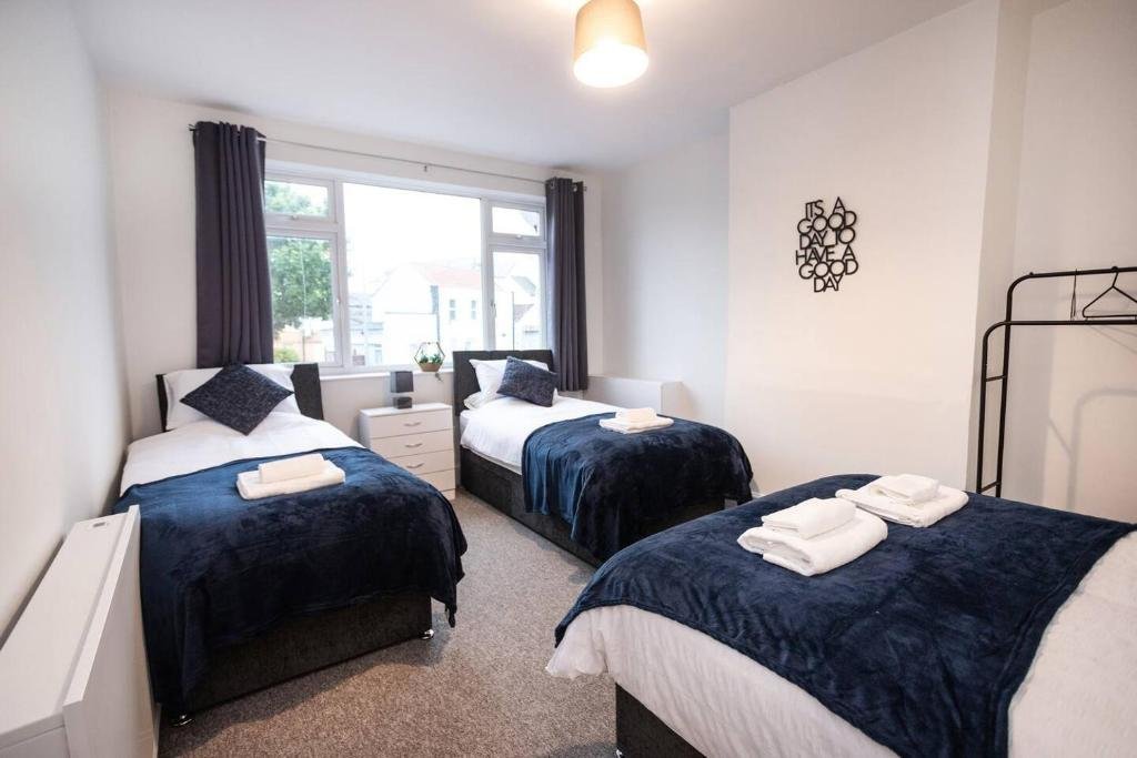 Bristol 3-Bedroom Flat-FreeParking & Wifi, Sleeps7